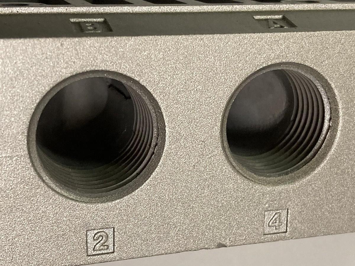 SMC,SPF0381-04-D,Plug-In 1/2 INCH Subplate