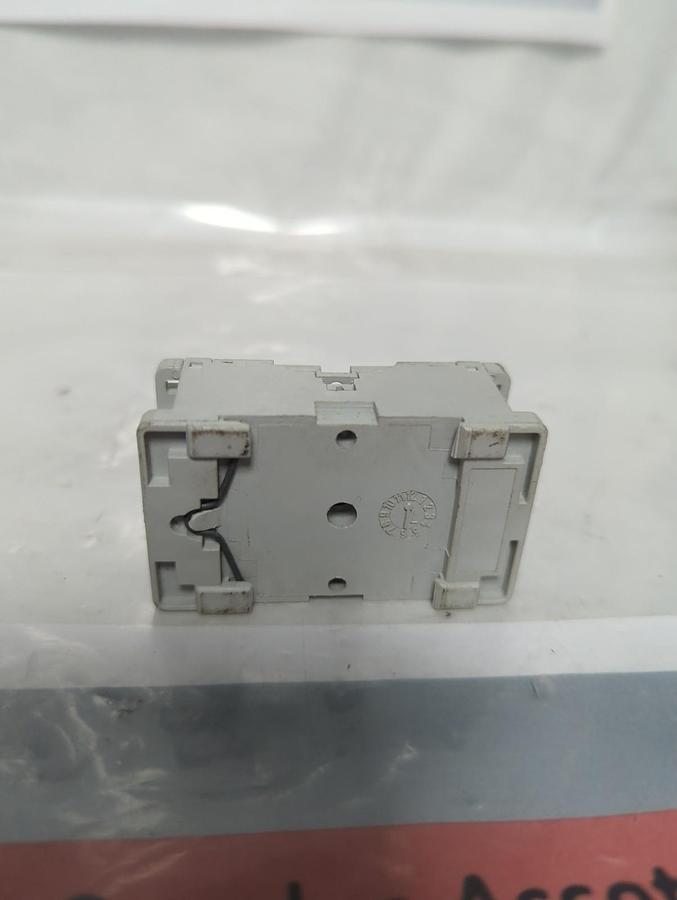 Used ALLEN BRADLEY,700-HN100,SERIES C RELAY BASE SOCKET 8-PIN PRE-OWNED