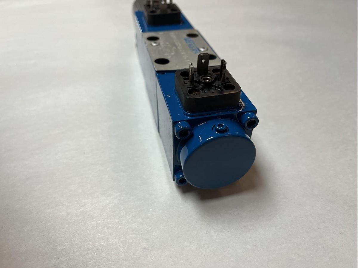 Used VICKERS,KFDG4V-3-33C20N-Z-M-U1-H7-20,PROPORTIONAL SERVO VALVE