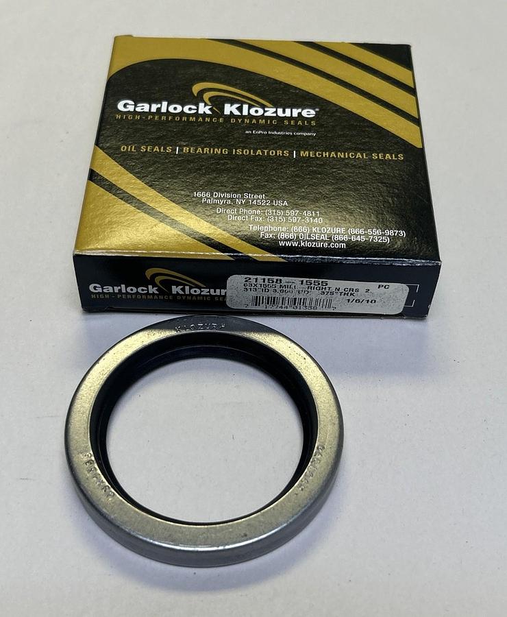 Used GARLOCK KLOZURE,21158-1555,OIL SEAL NOS