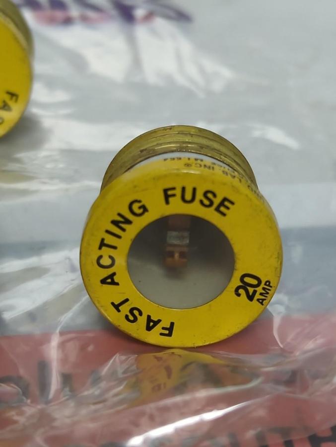Used UNBRANDED,20 AMP,SCREW IN FUSE 20 AMP FAST ACTING LOT OF 8 PRE-OWNED