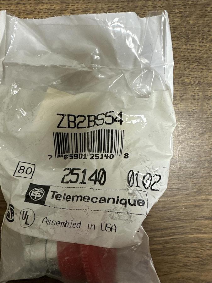 Used Telemechanique,ZB2BS54,Turn to Release Push Button