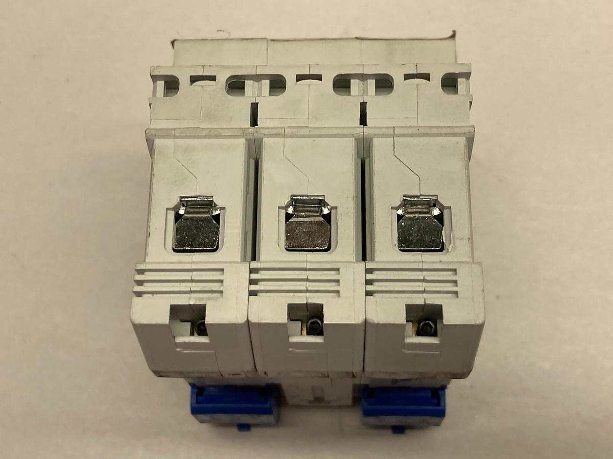 Used Chint,E218757,3-Pole Miniature Circuit Breaker 10A 480Vac