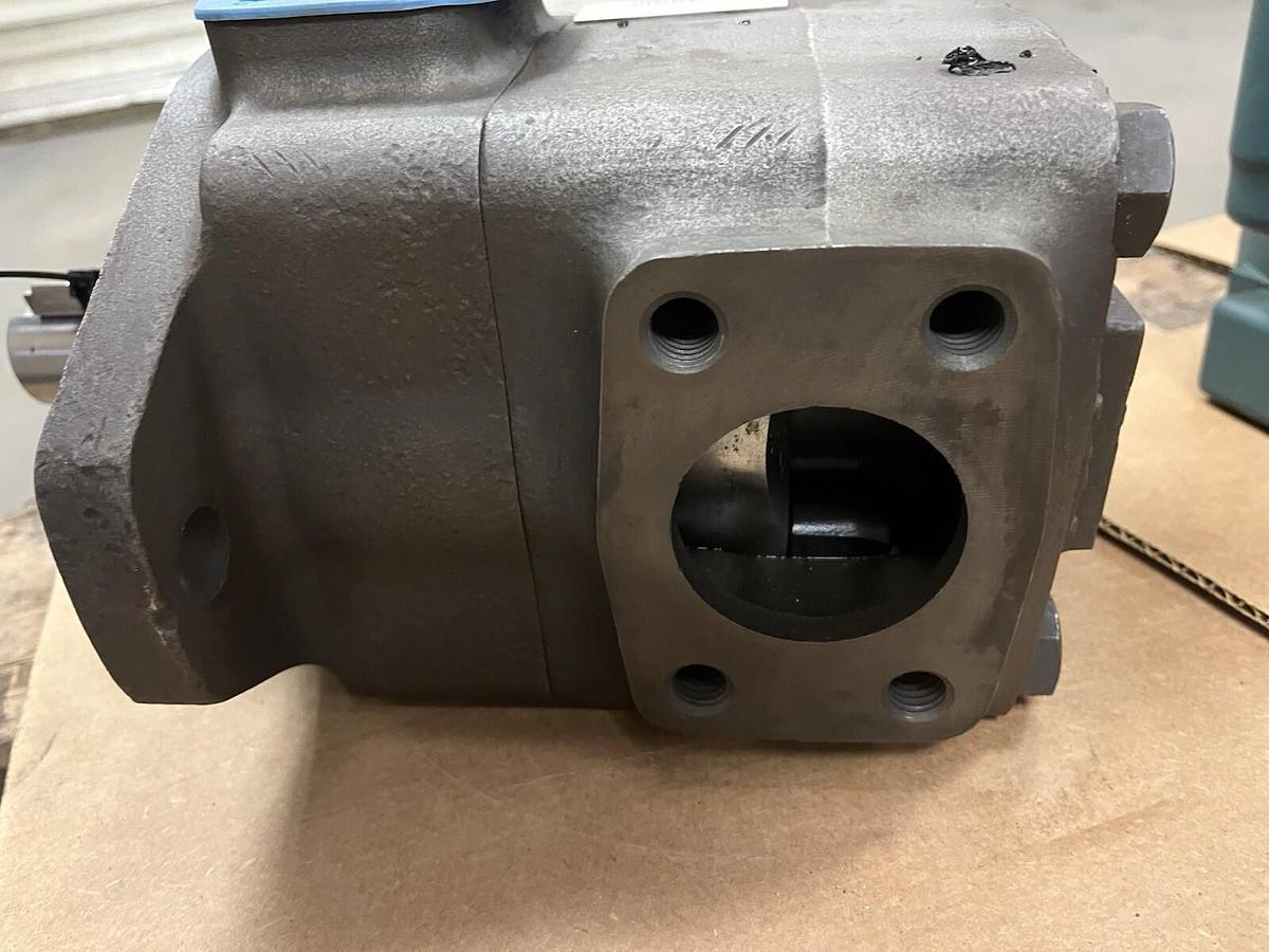 Used VICKERS,35V30AF-1D22R-02-137654,HYDRAULIC VANE PUMP