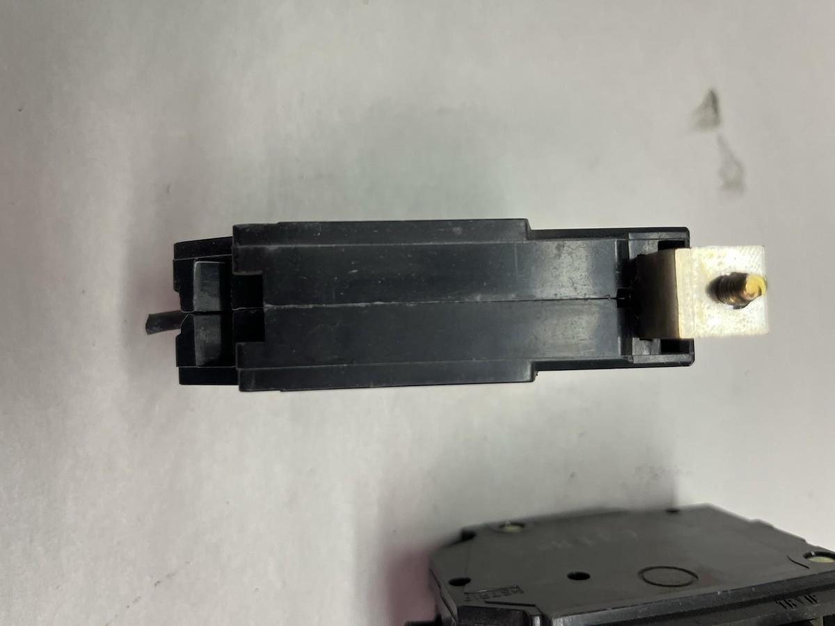 Used GE,THQB115,CIRCUIT BREAKER 15A 1P 120/240V 1PH LOT OF 8