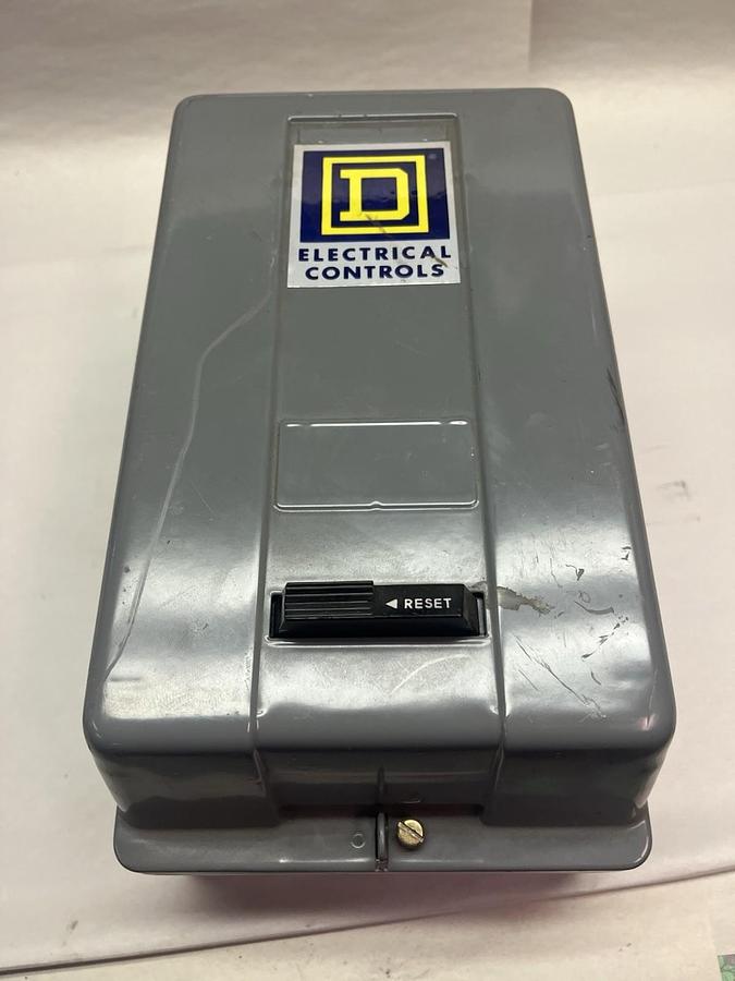 SQUARE D,8536SBG2SA,SIZE 0 FULL VOLTAGE MOTOR STARTER 5HP COIL 110/120V