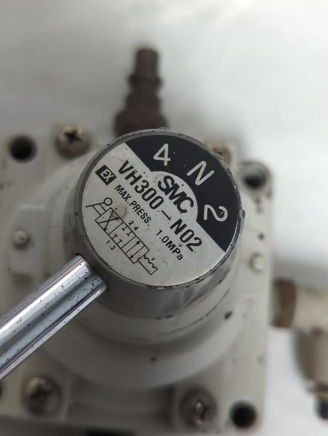 Used SMC,VH300-N02,HAND VALVE PRE-OWNED