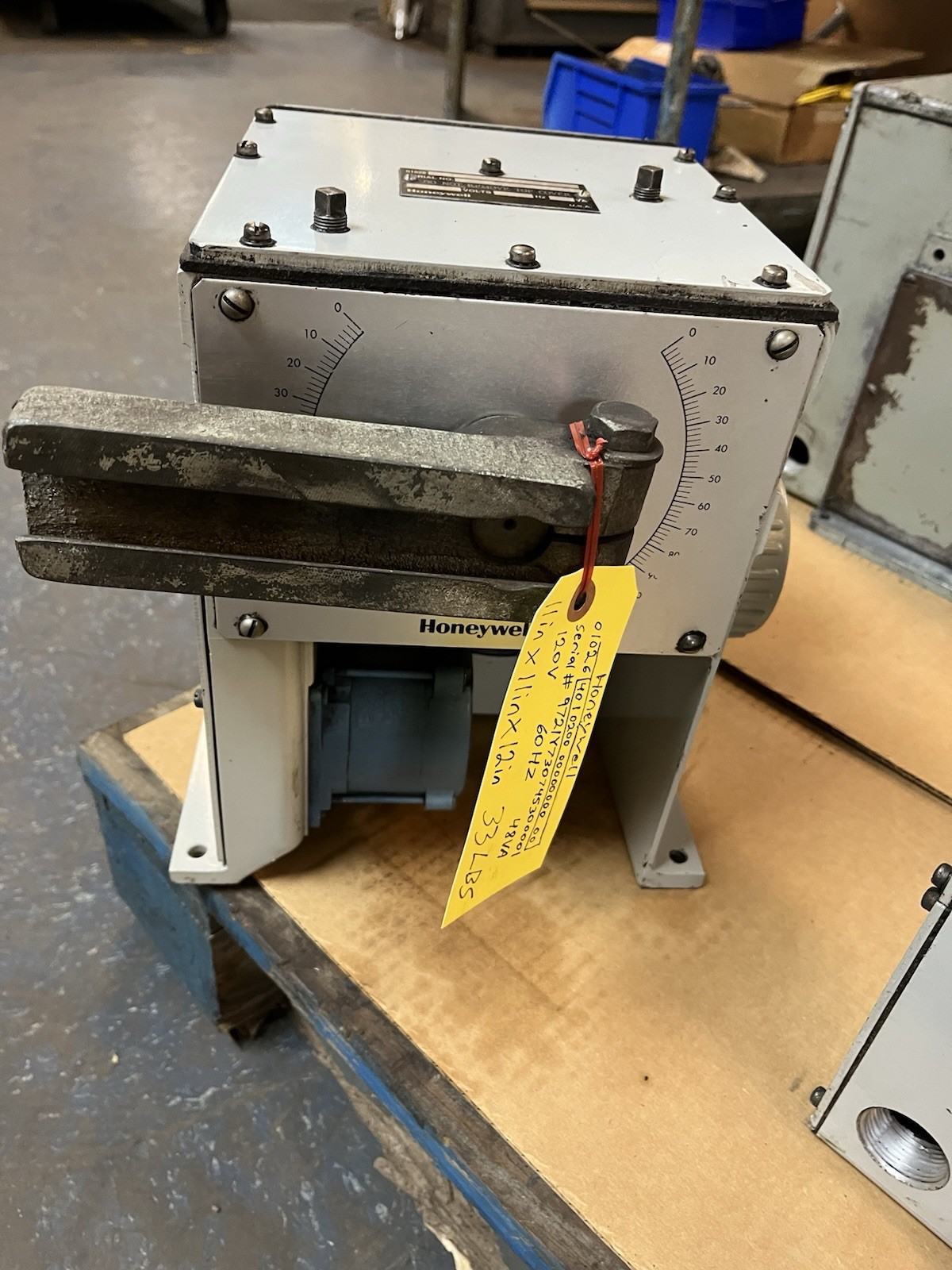 Used HONEYWELL,0102640-1-200-00000000-00,TEMPERATURE CONTROLLER