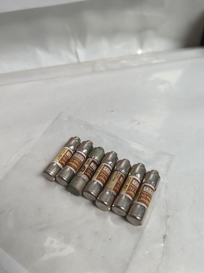 Used COOPER BUSSMANN,KTK-R-2,LIMITRON 2 AMP FUSE LOT OF 7 PRE-OWNED
