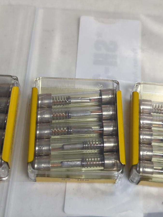 COOPER BUSSMANN,MDL-25,GLASS FUSE LOT OF 20 PCS NOS