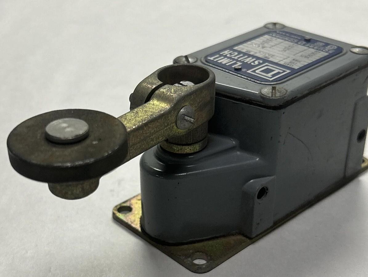 Used SQUARE D,9007-TUB3,LIMIT SWITCH W/ ROLLER LEVER