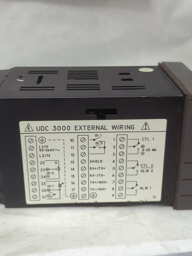 Used HONEYWELL,UDC3000,VERSA-PRO TEMPERATURE CONTROLLER 90-250VAC 50/60HZ 18VA USED