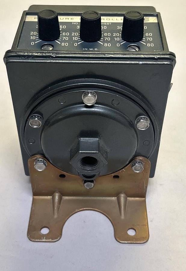 Used UNITED ELECTRIC CONTROLS,H303,PRESSURE CONTROLLER