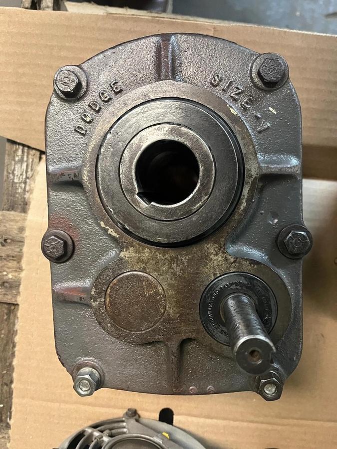 Used DODGE,SIZE 1,TORQUE ARM SPEED REDUCER RATIO 15 INPUT 1HP 1750RPM
