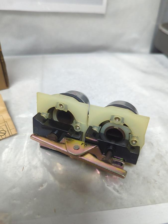 SQUARE D,KT11UL4,INTERLOCKED PUSHBUTTONS NOS