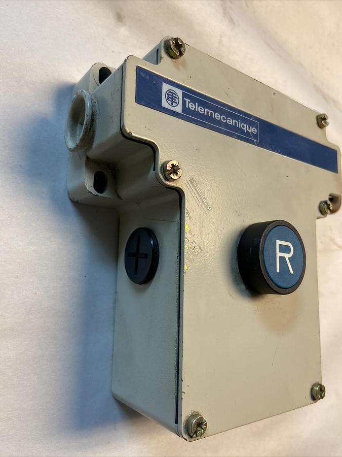 Telemecanique,XY2-CE-1A-190,Emergency Stop Trip Wire Switch