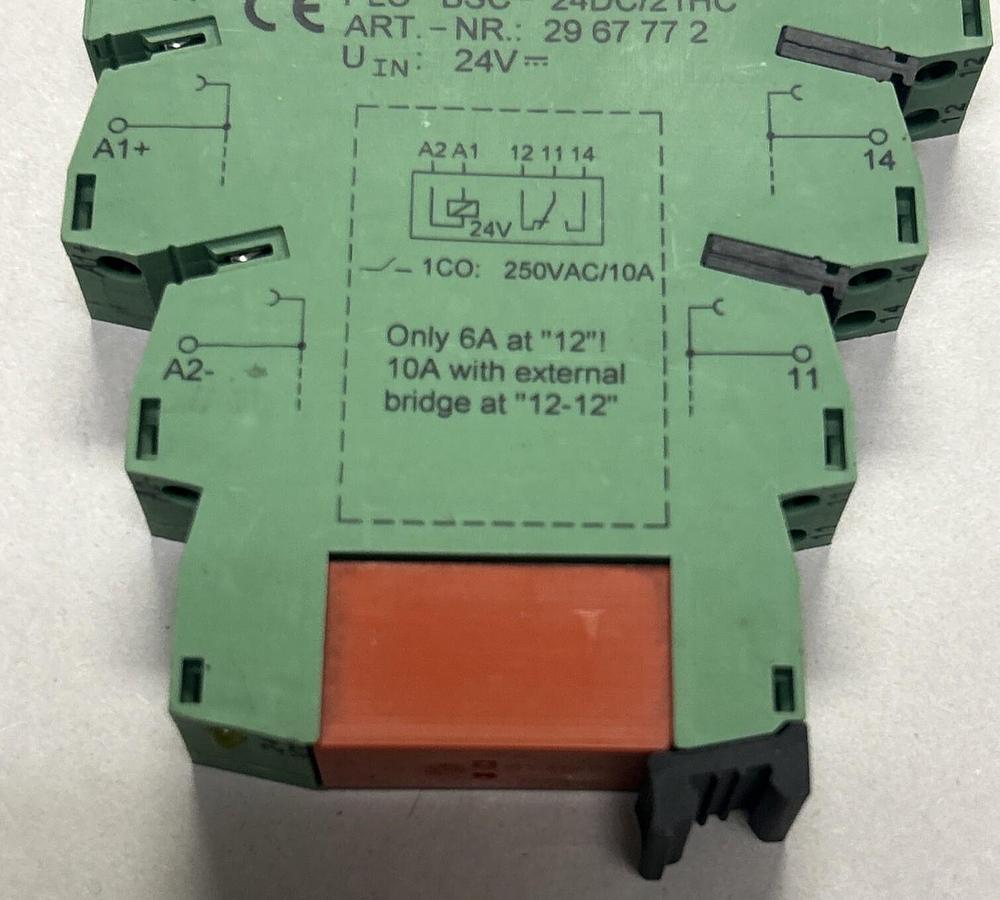 Used PHOENIX CONTACT,PLC-BSC- 24DC/21HC,RELAY BASE