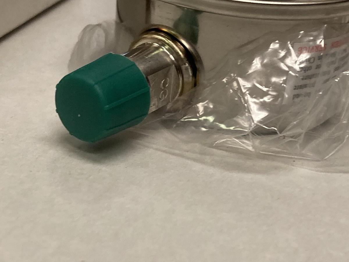 Pressure Gauge,301DFW,Liquid 2-1/2" Dial 1/4" 1500 PSI