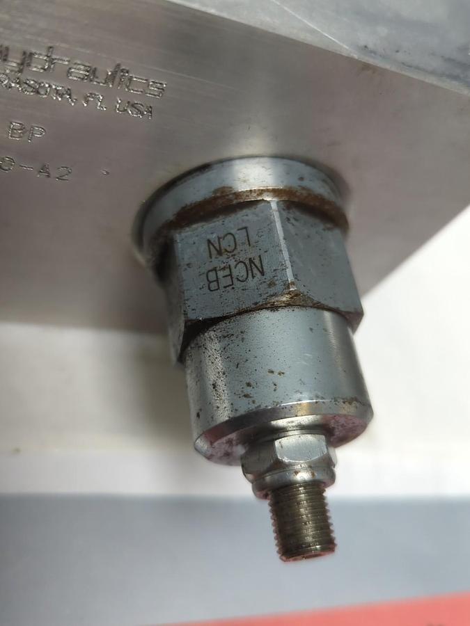 Used SUN HYDRAULICS,IBP,MANIFOLD IEDO-A2 WITH NCEB-LCN CARTRIDGE VALVE USED