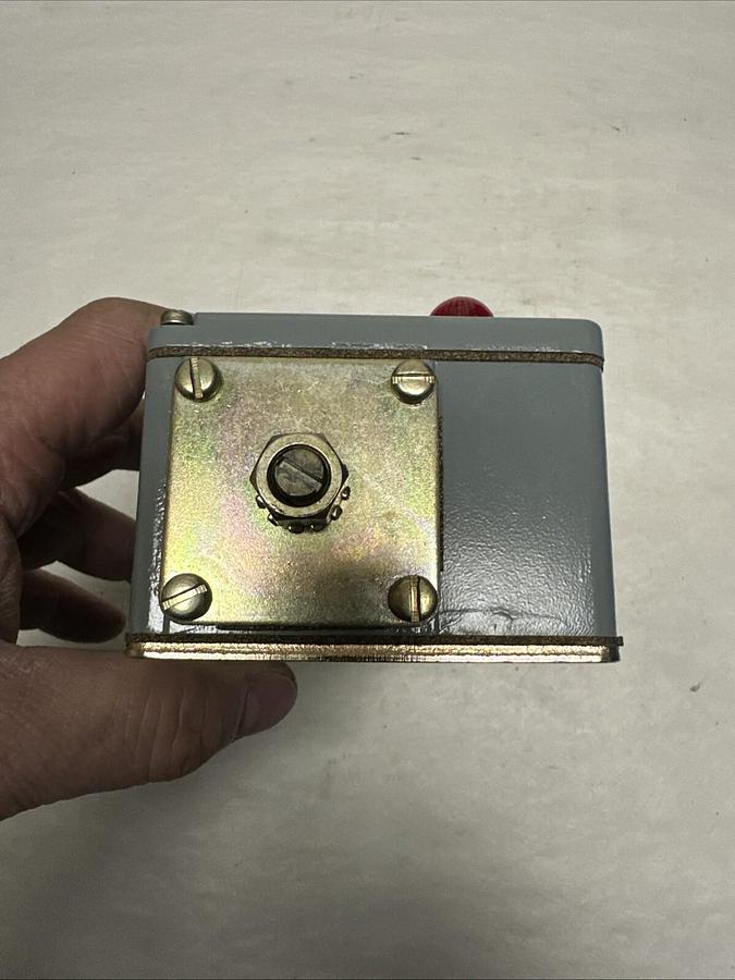 Allen-Bradley,836T-T300JX9,Pressure Control