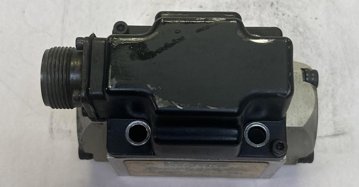 Used VICKERS,SM4-10(5)19-80/40-10,689875 SERVO VALVE