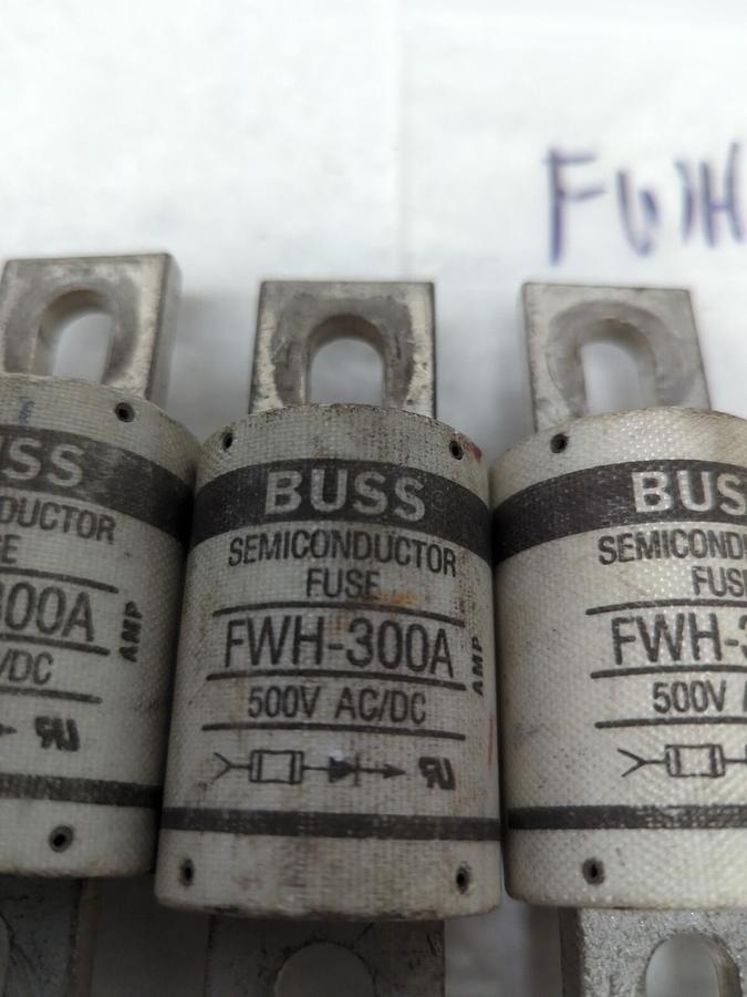 Used COOPER BUSSMANN,FWH-300A,SEMI-CONDUCTOR 300 AMP FUSE LOT OF 3 PRE-OWNED