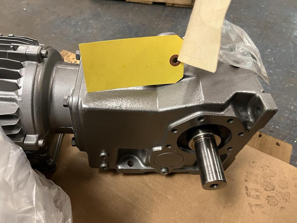 NORD,SK90161LXZ-90-L/4-CUS-BRE20-HL-SR-RD,GEARMOTOR GEAR REDUCER RATIO 142.41 3/