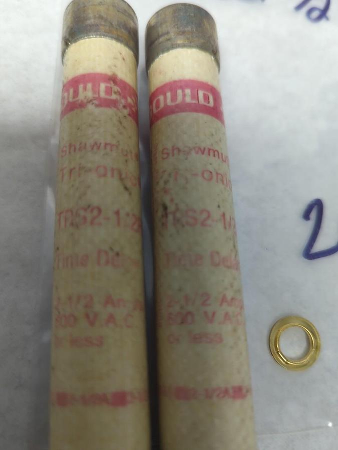 Used GOULD SHAWMUT,TRS2-1/2R,TRI-ONIC 2-1/2 AMP FUSE LOT OF 2 PRE-OWNED