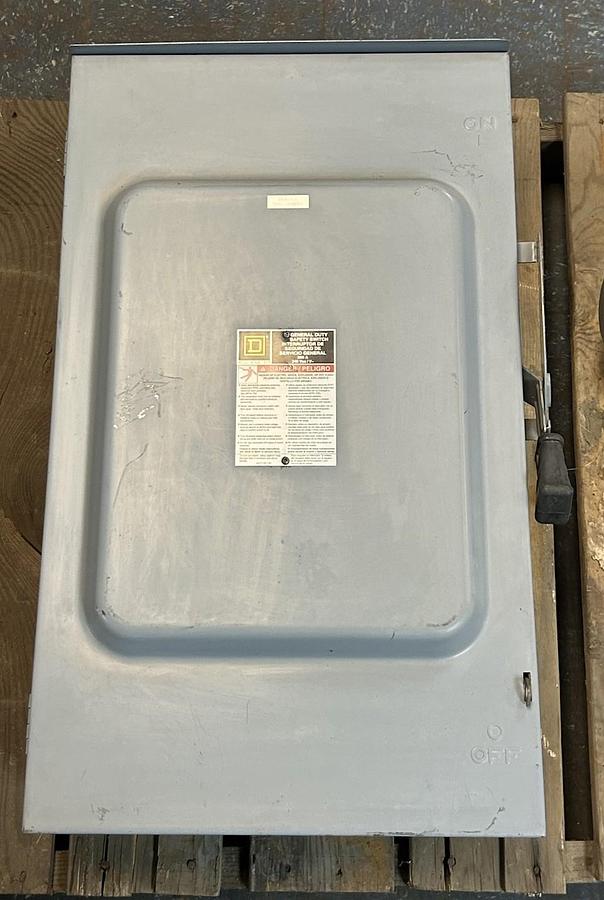 Used SQUARE D,D324NRB,FUSIBLE SAFETY DISCONNECT SWITCH 200A 240V