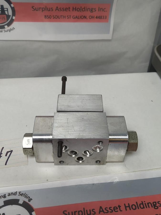 Used SUN HYDRAULICS,BBY,MANIFOLD 1IV1-AC+ WITH CKEB-XCN CARTRIDGE VALVE/BOLT USED