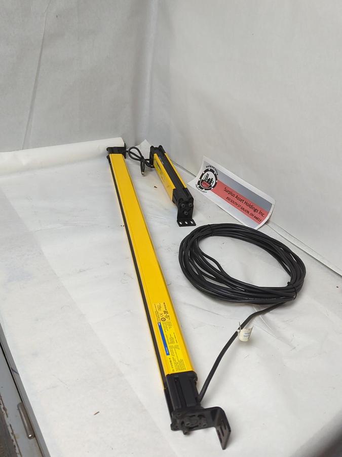 Used KEYENCE,SL-V44-HM-R/SL-V16-HM-R,SAFETY LIGHT CURTAIN RECIEVER PAIR PRE-OWNED