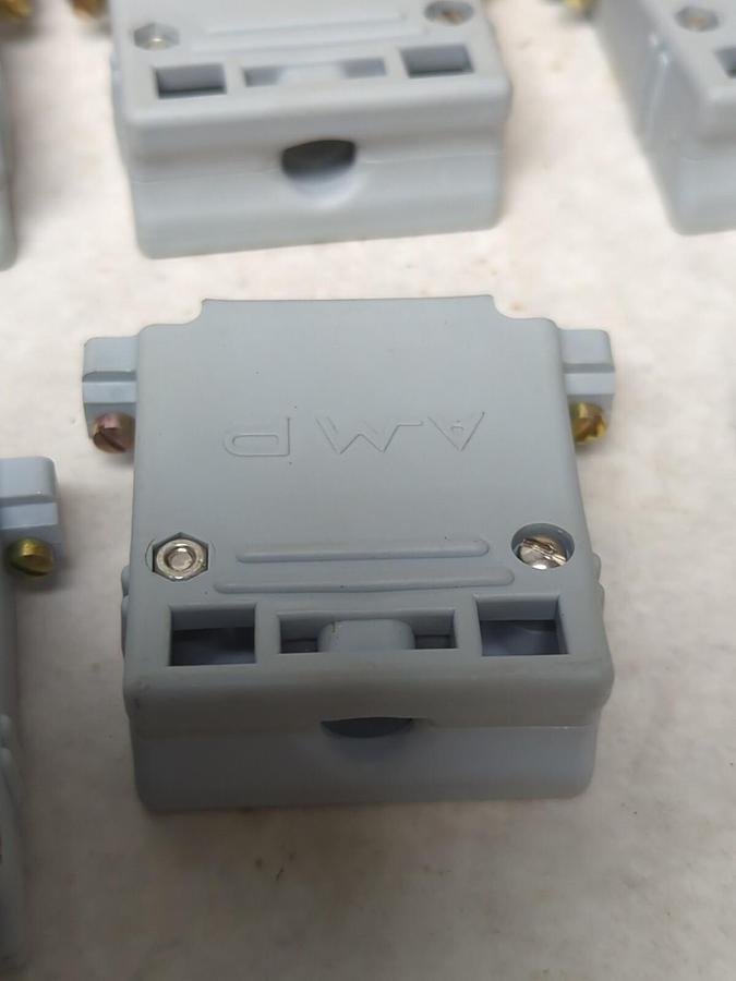 Used AMP,DB25,PLASTIC HOOD CONNECTOR COVERS LOT OF 19