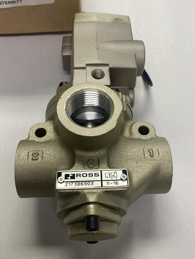 Used ROSS,2173B6903Z,DIRECTIONAL CONTROL VALVE NEW