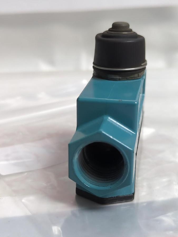 Used HONEYWELL,BZE6-2RN,MICRO SWITCH 15A PRE-OWNED