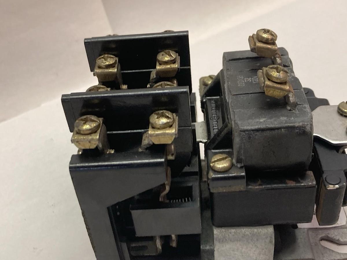 Used General Electric,CR2810A14AK,Relay 10A 600Vac Max