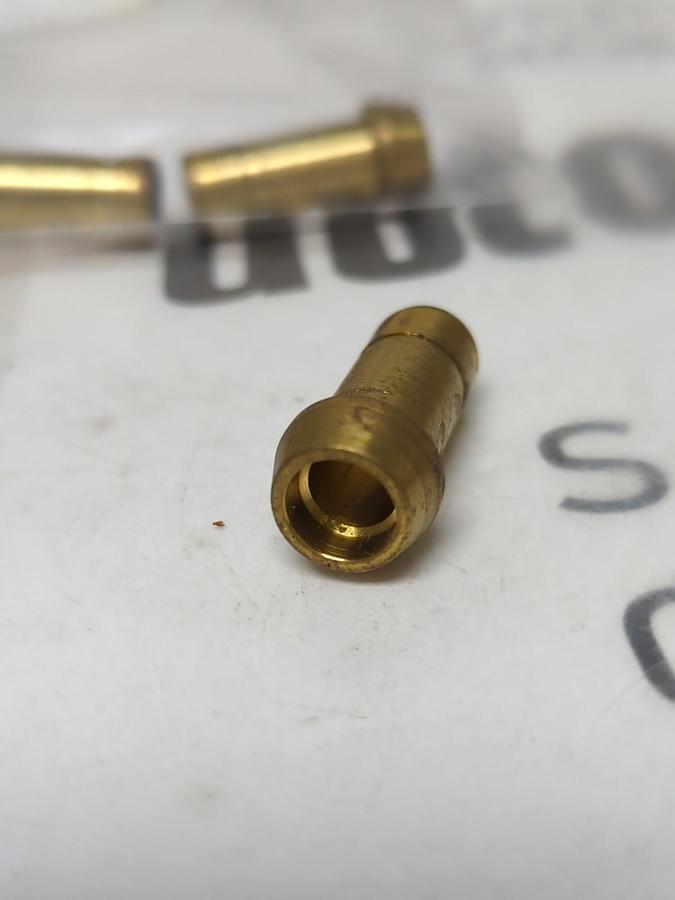 SWAGELOK,B-601-PC,3/8PC X 3/8TA PORT CONNECTOR LOT OF 4 NOS