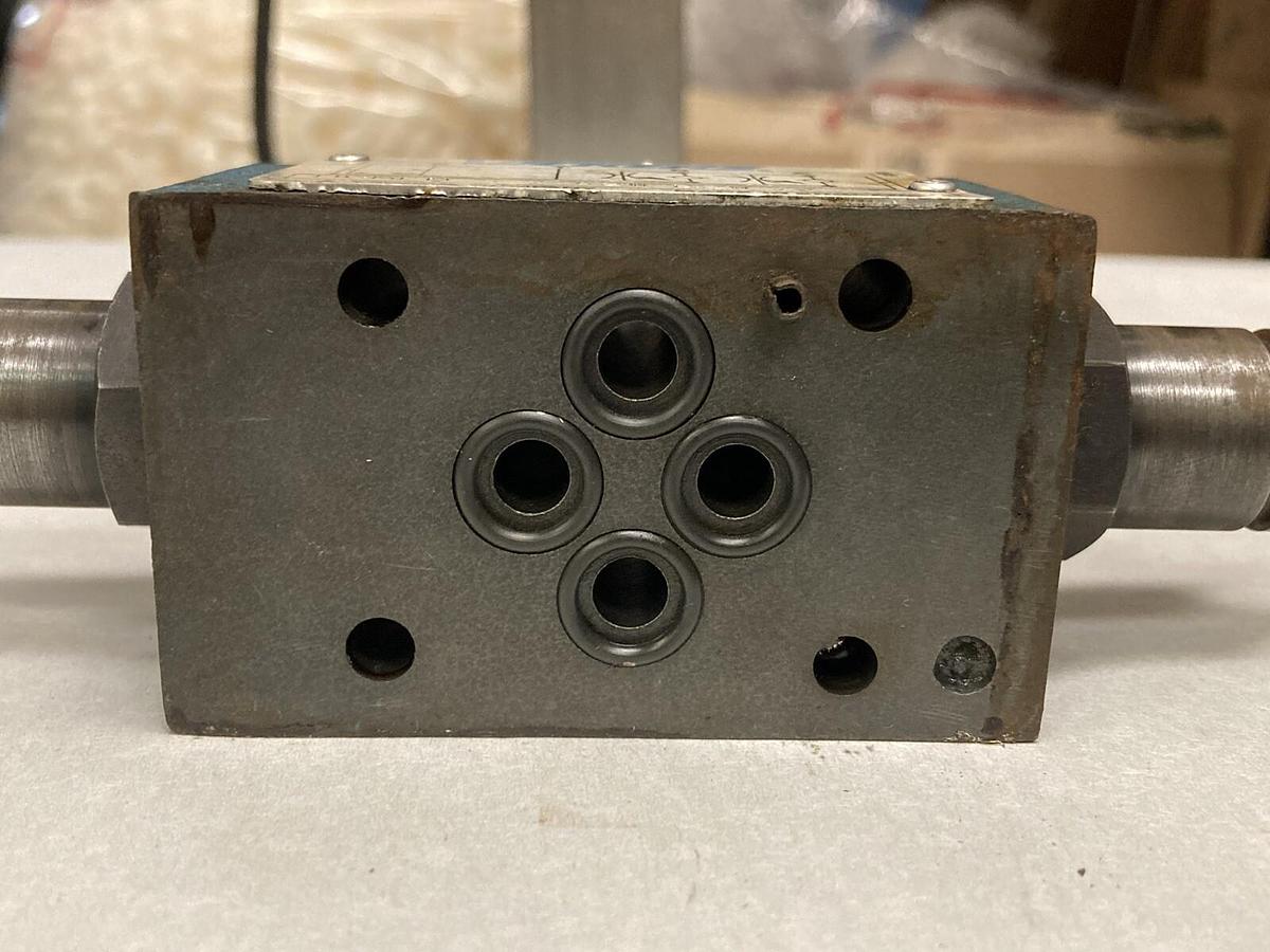 Used Eaton Vickers,DGMFN-3-Y-A2W-B2W-21,Flow Control Valve