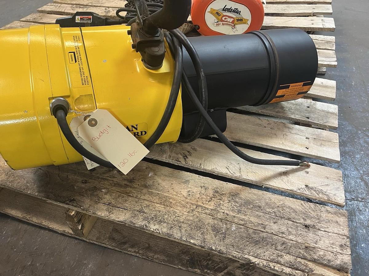 Used BUDGIT,2 TON,SINGLE PHASE ELECTRIC HOIST 120V 1PH 10FT CHAIN