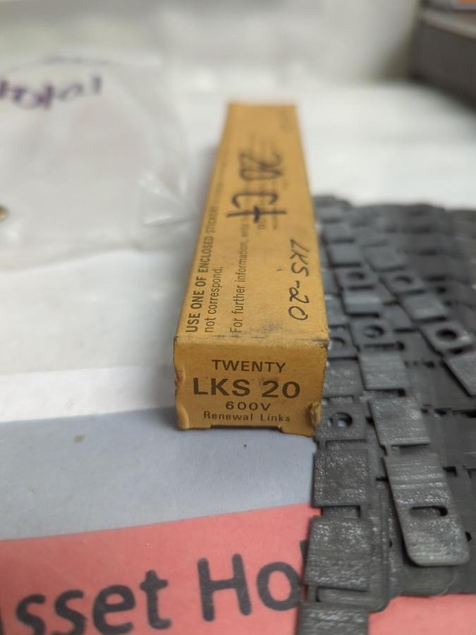BUSSMANN,LKS20,SUPER-LAG RENEWAL LINKS 20 AMP 600 VOLT LOT OF 40 NOS