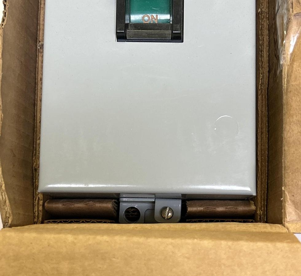 CUTLER-HAMMER,B100S0B,AC MANUAL STARTER SIZE 0 NOS