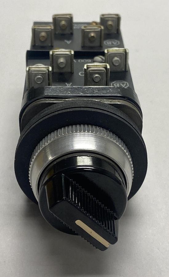 Allen-Bradley,800T-J2C11,3 Position Maintained Selector Switch NOS