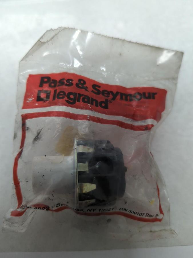 PASS & SEYMOUR,ALF77502,LEGRAND RECEPTACLE/LAMP HOLDER NOS