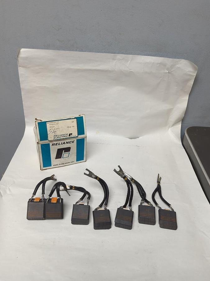 RELIANCE ELECTRIC,404844-EH,CARBON BRUSHES BOX OF 7 PIECES NOS