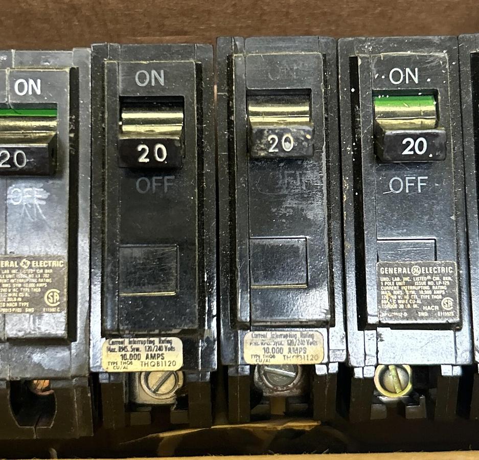 Used GENERAL ELECTRIC,THQB1120,CIRCUIT BREAKER 20A 120/240V 1P LOT OF 10