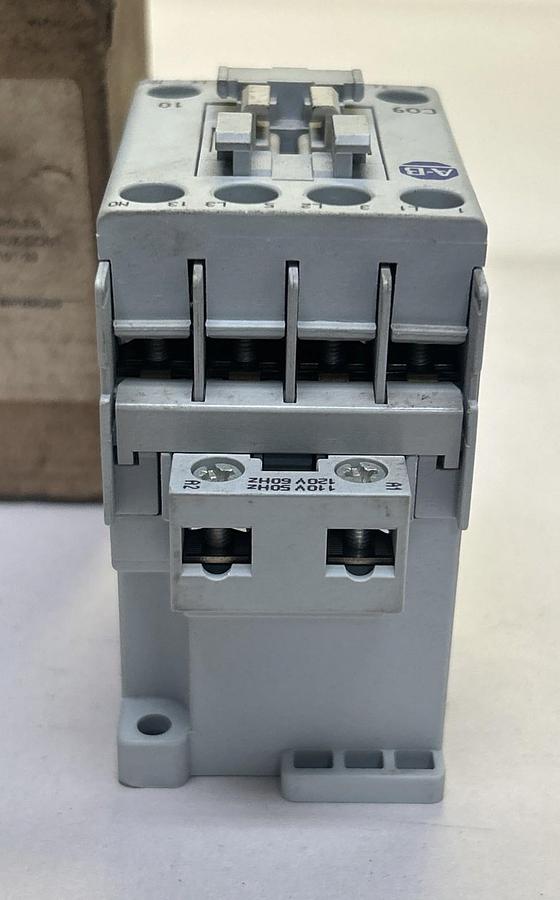 ALLEN BRADLEY,100-C09D10,CONTACTOR 110/120V NOS