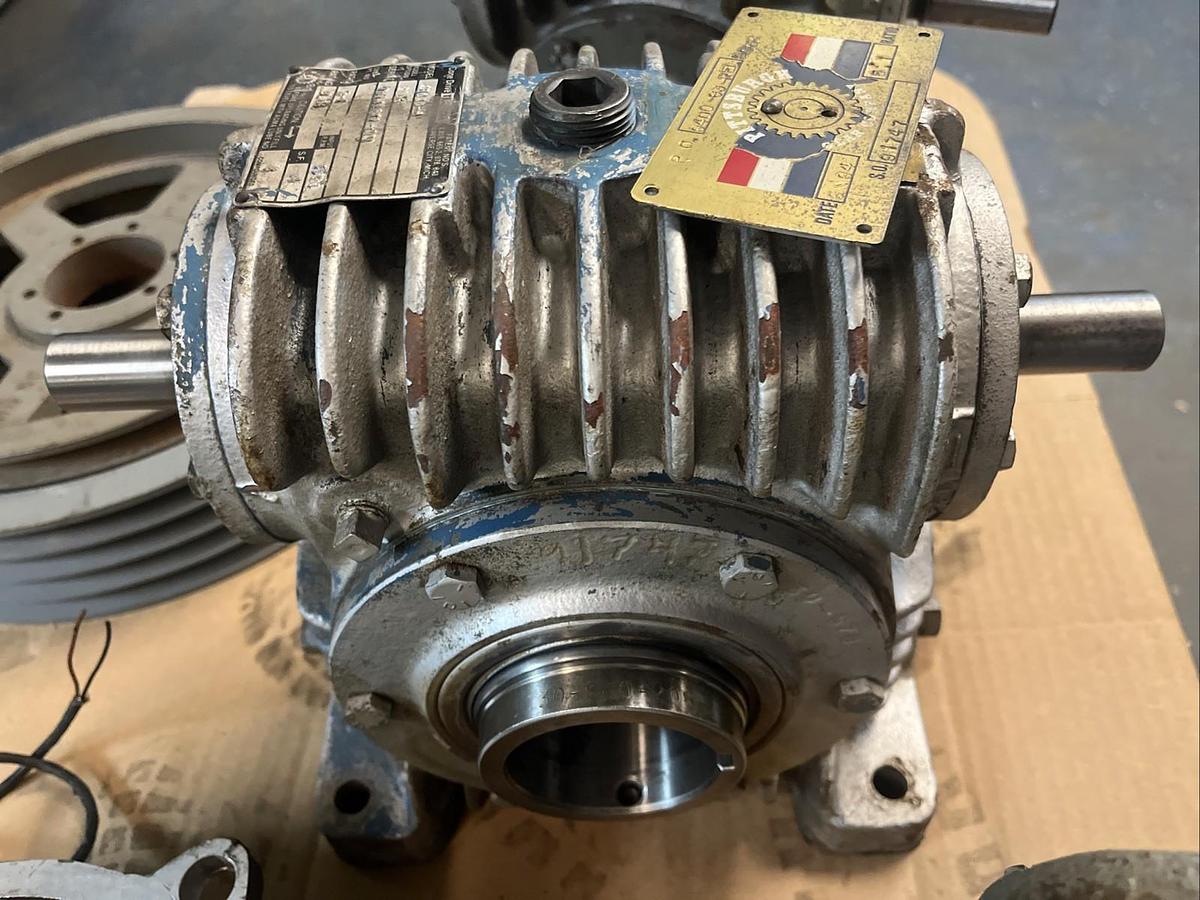 Used Cone Drive Gears,SH0-30-4,GEAR REDUCER RATIO 5:1 5.06HP 1750RPM