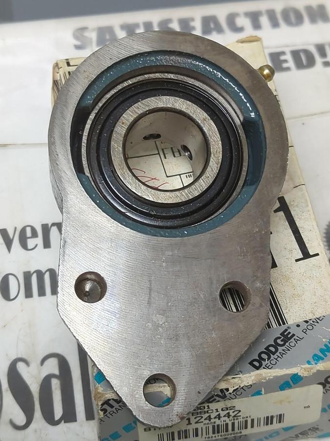 DODGE,124442 FB-SC-102,FLANGE MOUNT BEARING 3-BOLT BASE 1-1/8 IN BORE NOS