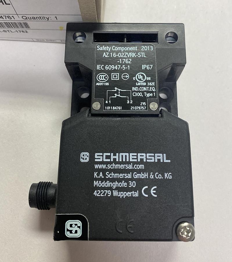 Used SCHMERSAL,AZ16-02ZVRK-STL-1762,SAFETY SWITCH NEW