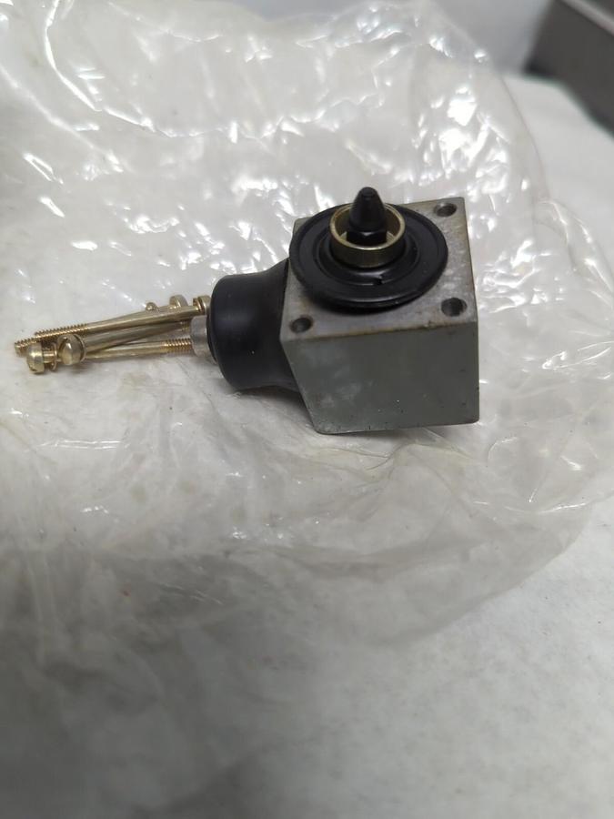 ALLEN-BRADLEY,Z-13956,SIDE PUSH ROD HEAD FOR 80T LIMIT SWITCH NOS