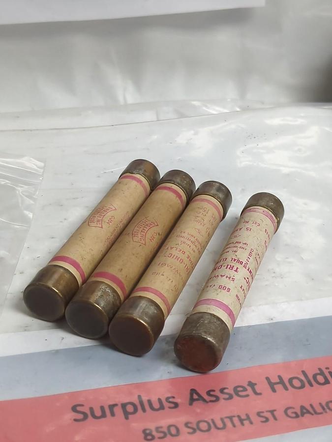 Used GOULD SHAWMUT,TRS15,TRI-ONIC 15 AMP FUSE LOT OF 4 PRE-OWNED